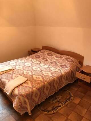 Гостевой дом Дом в Ливадии Ливадия Двухместный номер с 2 отдельными кроватями и общей ванной комнатой-3